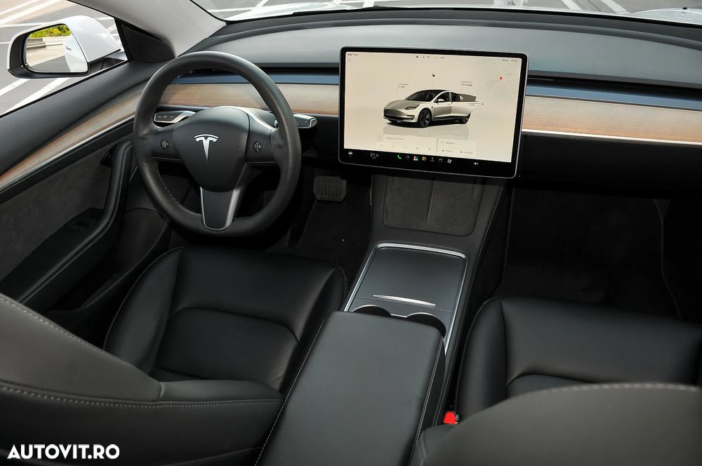 TESLA Model 3 2022 — imagine 5