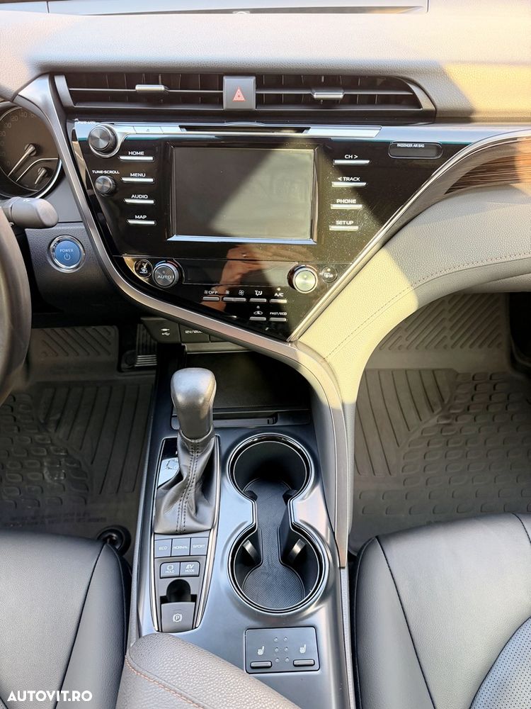 Toyota Camry - 25