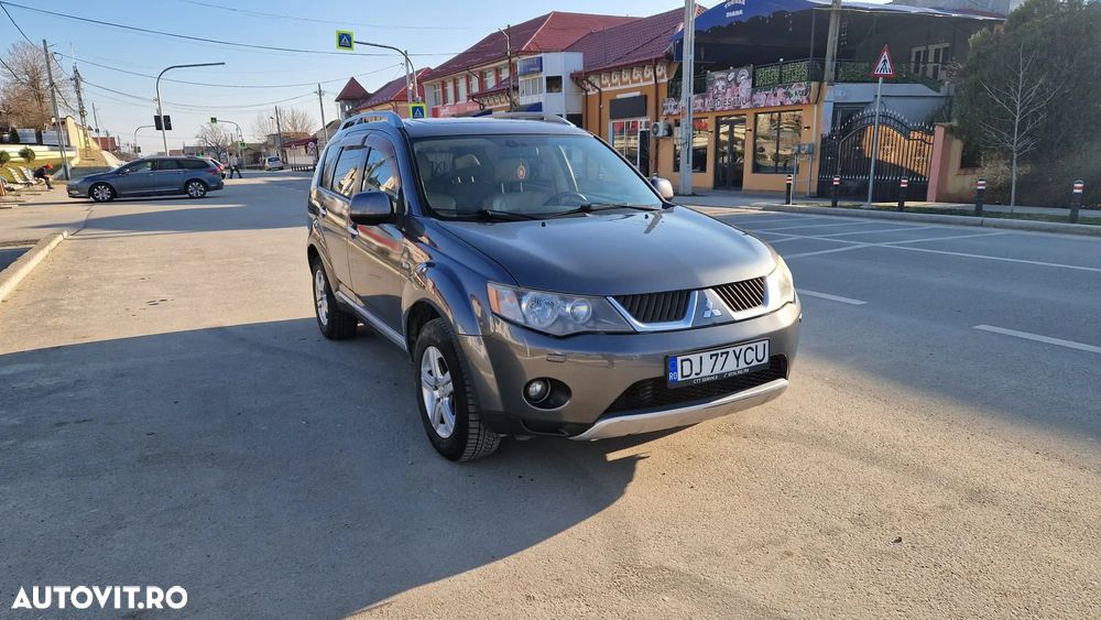 Mitsubishi Outlander 2.2 DI-D NAVI Instyle - 2