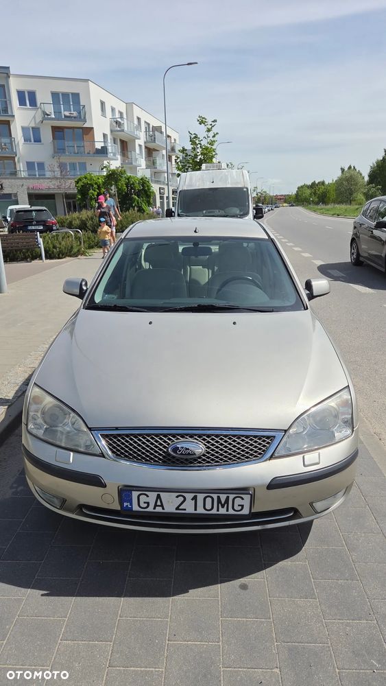 Ford Mondeo 2.0 Ambiente - 8
