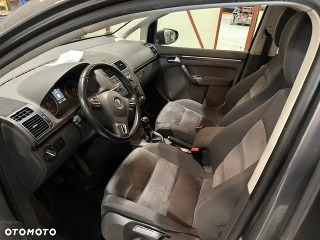 Volkswagen Touran 2.0 TDI DPF Highline - 9