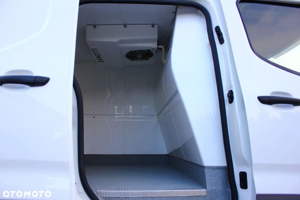 Toyota Proace City CHŁODNIA 1.5D-4D 102KM LONG L2 3 Osobowy - 29