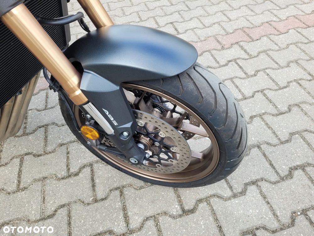 Honda CB - 25