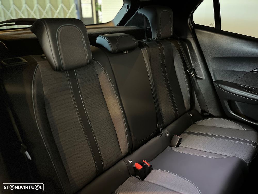 Peugeot 2008 1.2 Allure - 30