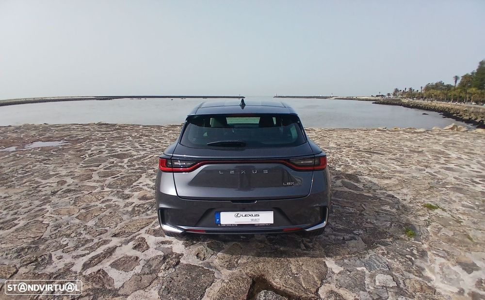 Lexus LBX Elegant - 6