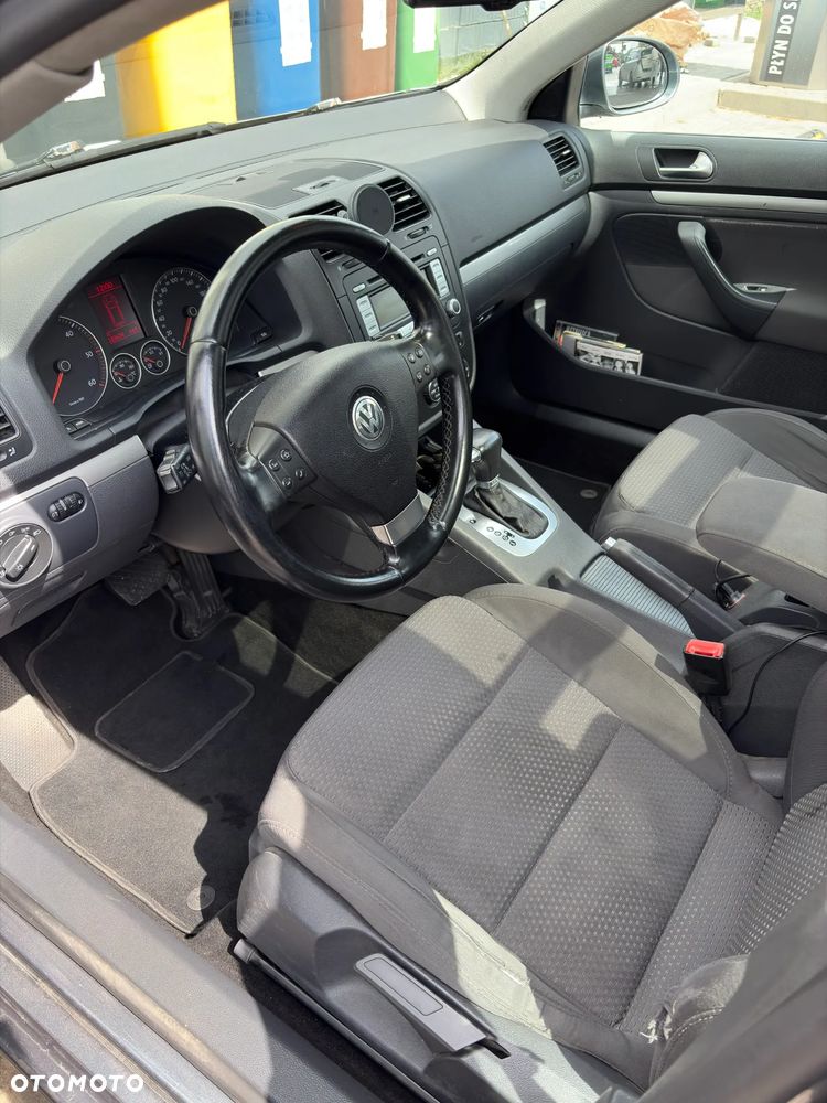Volkswagen Golf 2.0 TDI Comfortline DSG - 29