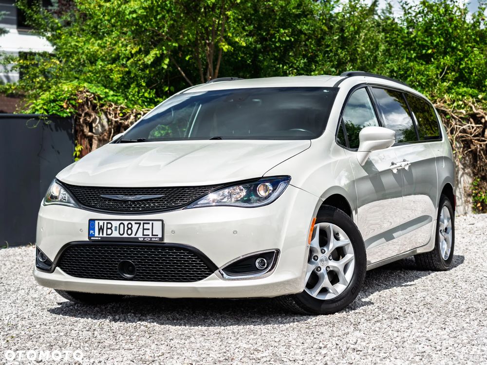 Chrysler Pacifica - 1