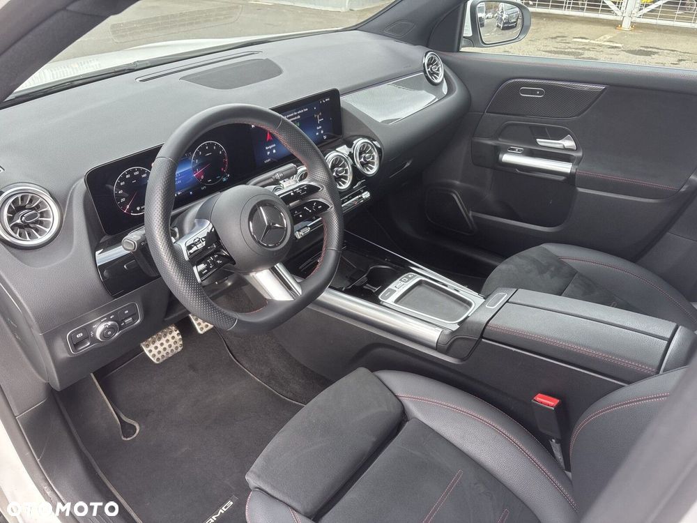 Mercedes-Benz GLA - 13