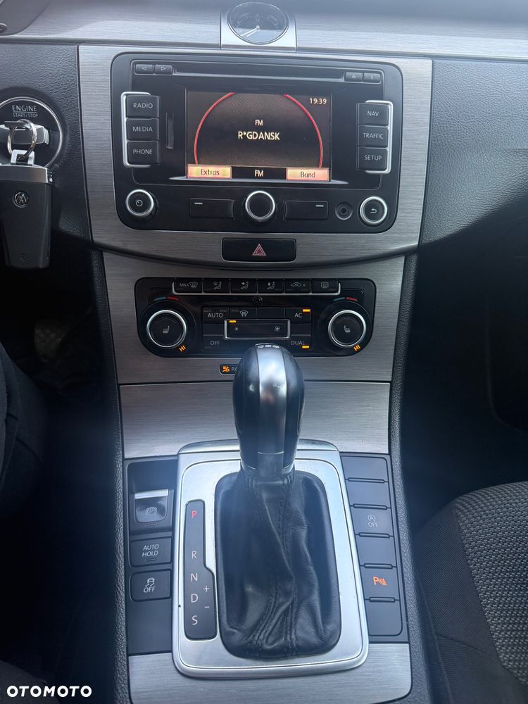 Volkswagen Passat - 24