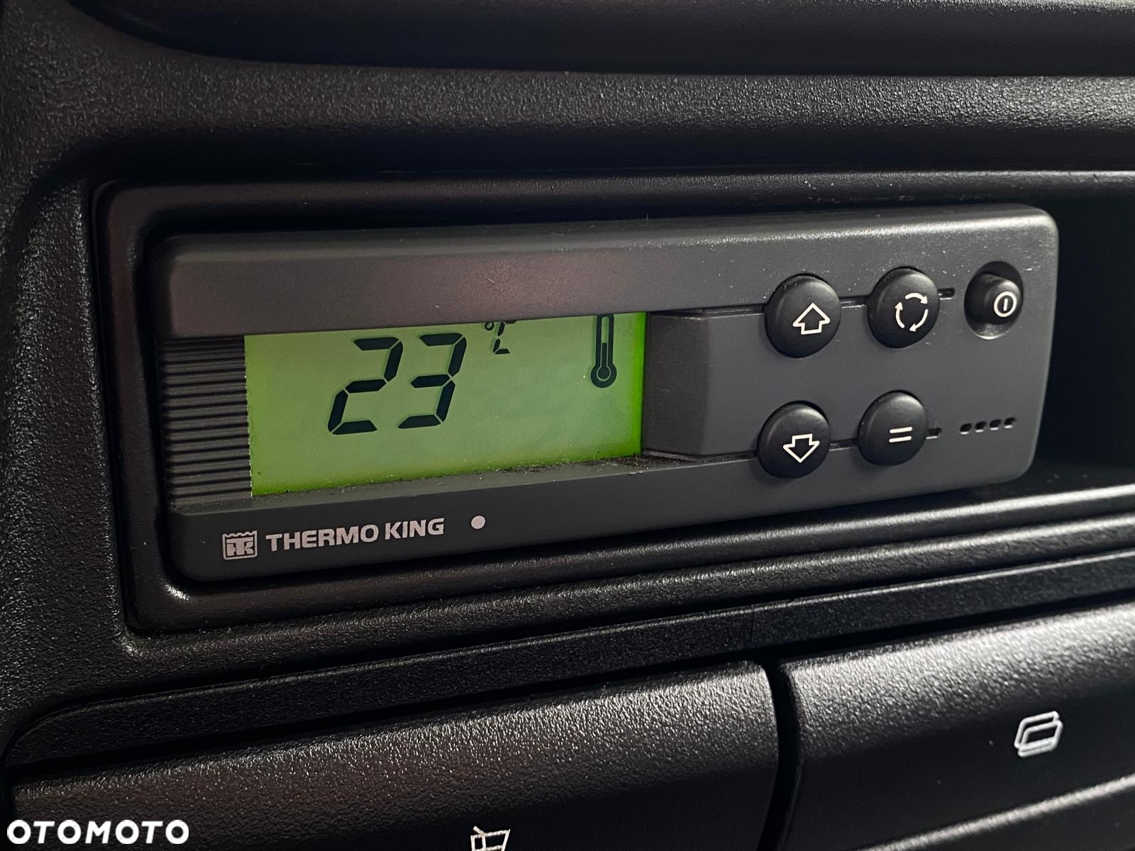 Iveco DAILY 36-160 HI-MATIC CHŁODNIA THERMO KING V300 WINDA ZEPRO - 40