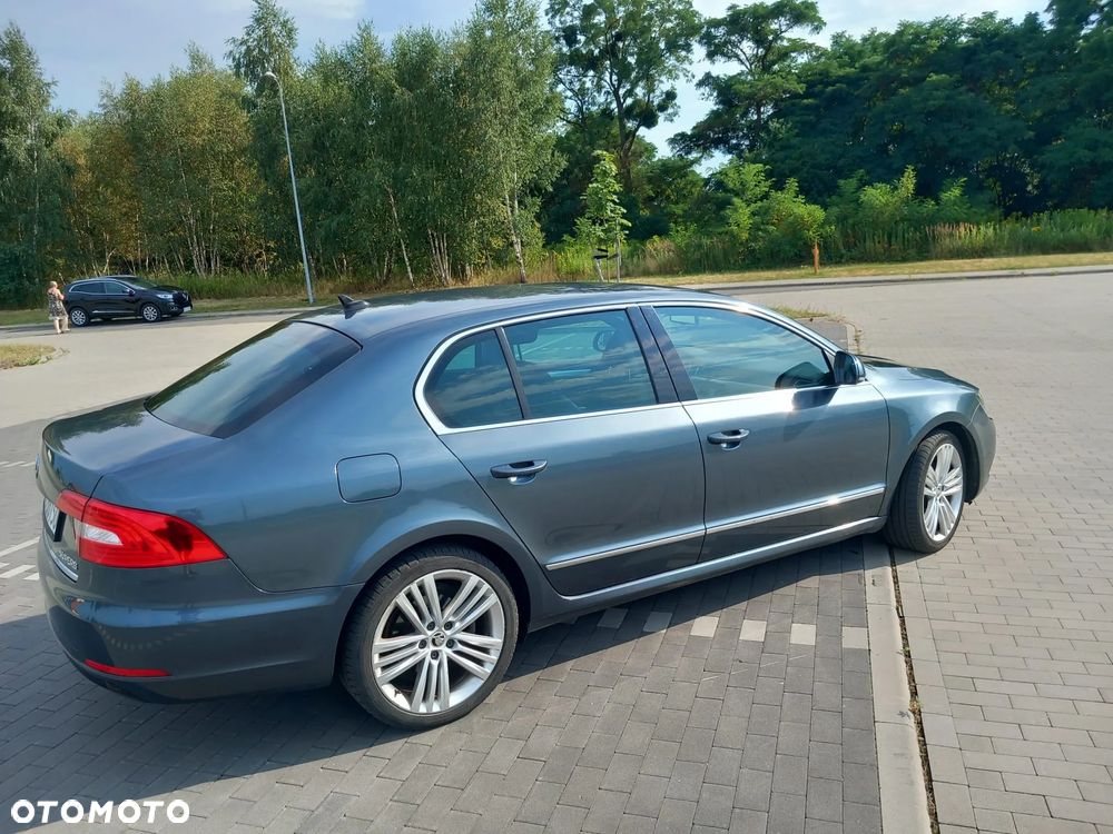 Skoda Superb 2.0 TDI DSG Ambition - 2