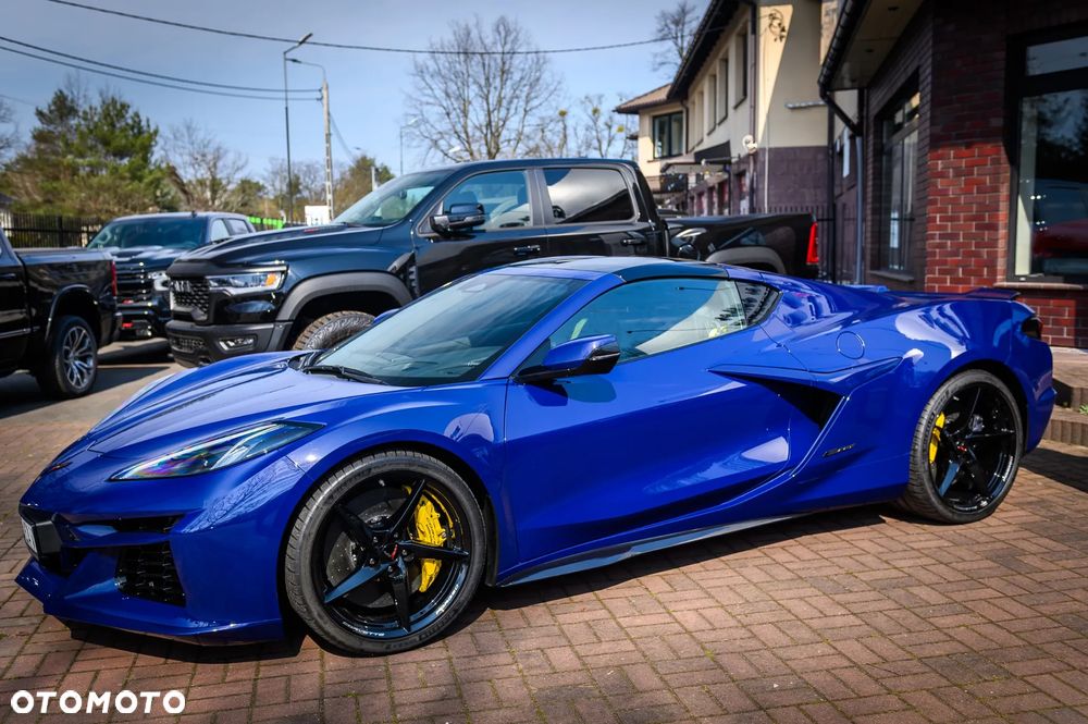 Chevrolet Corvette - 4