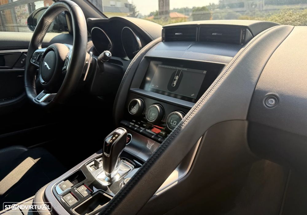 Jaguar F-Type 2.0 i4 R-Dynamic Black - 30