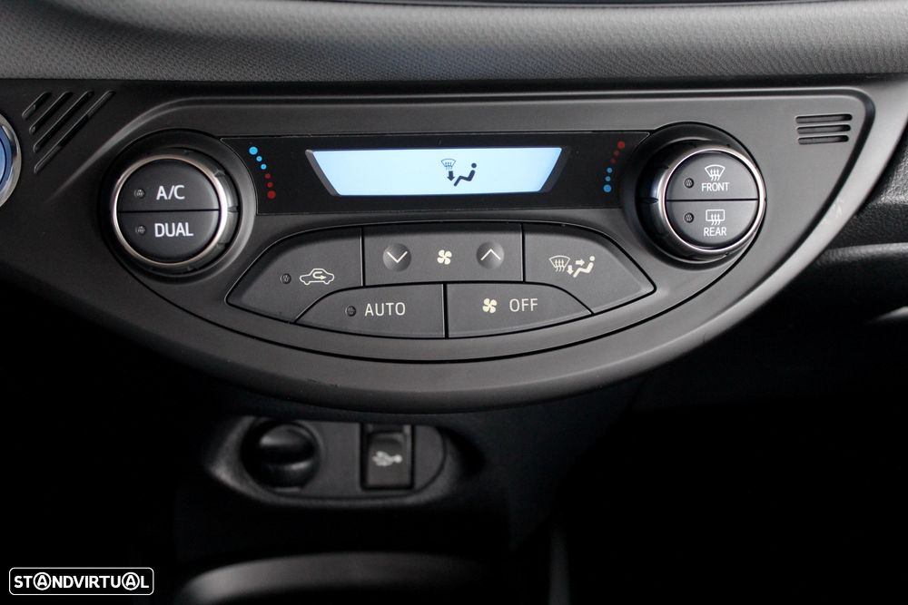 Toyota Yaris 1.5 HSD Comfort +P.Style+Navi - 21