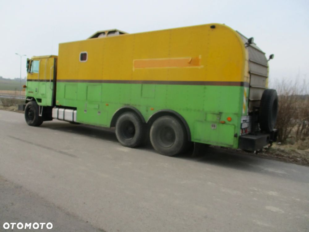 International 9600 - 9670 - 24