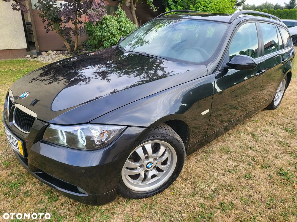 BMW Seria 3 318i Touring - 9
