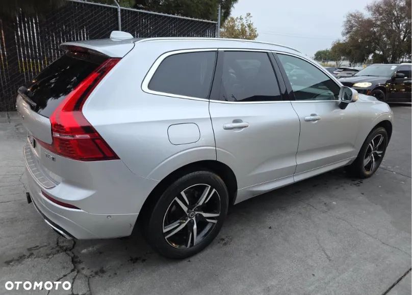 Volvo XC 60 T6 AWD R-Design - 4