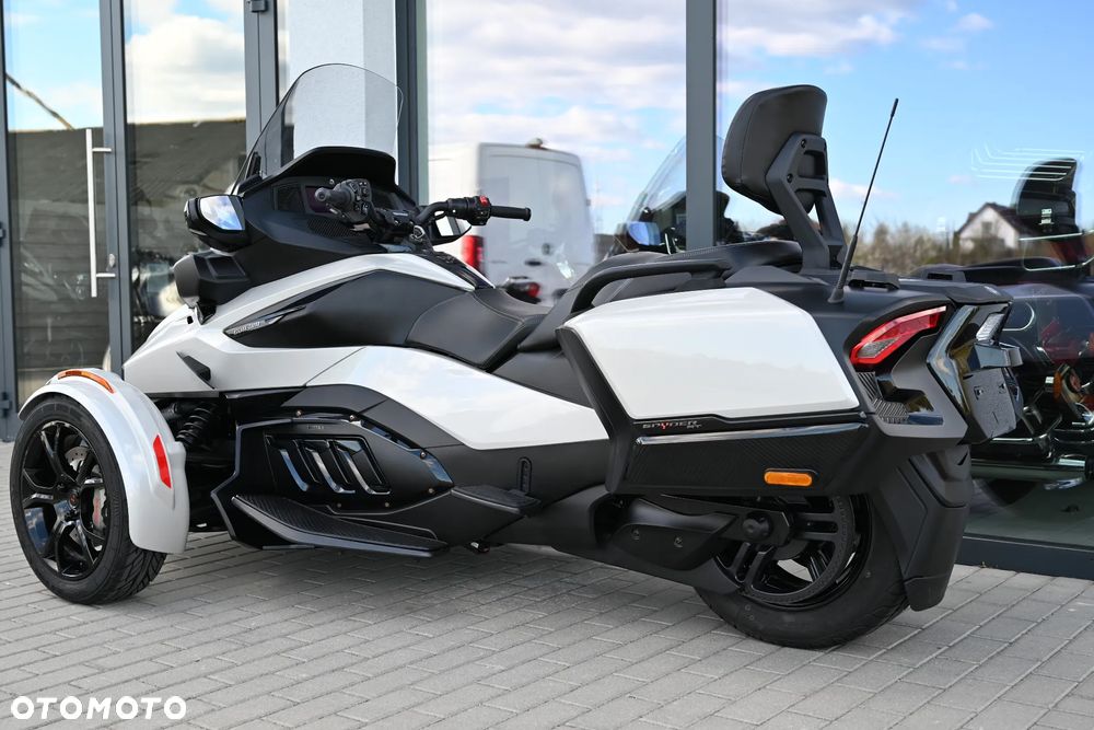 Can-Am Spyder - 40
