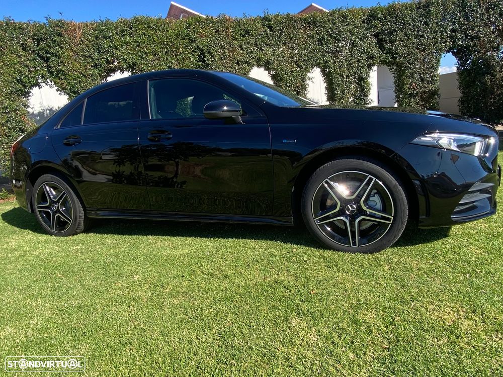 Mercedes-Benz A 250 Limousine e AMG Line - 2