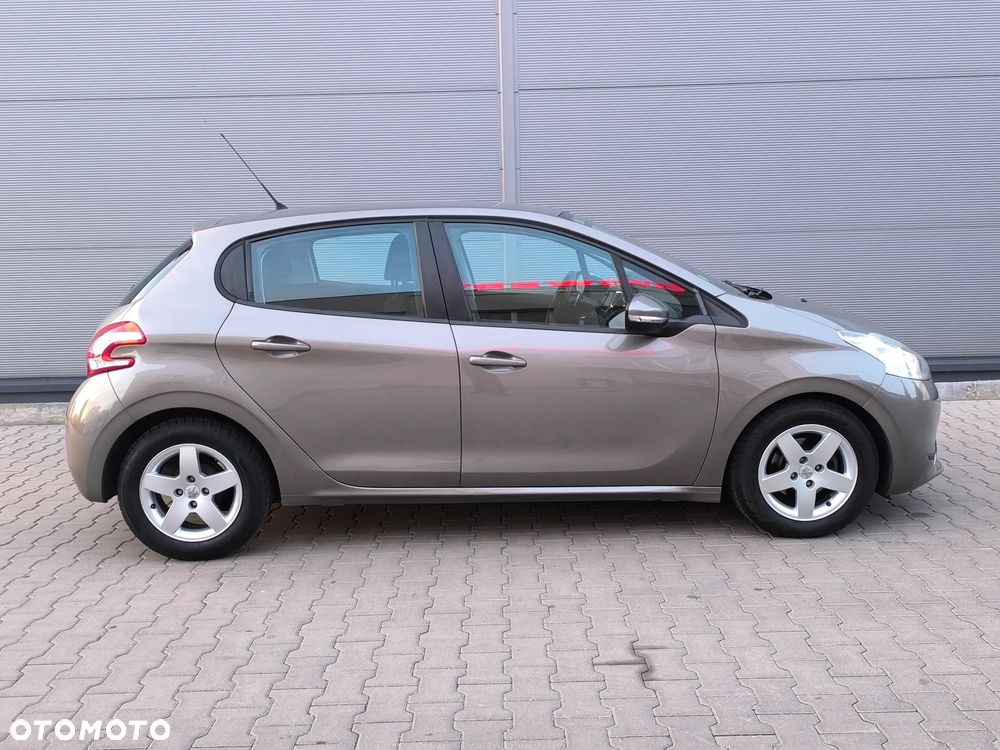 Peugeot 208 - 11