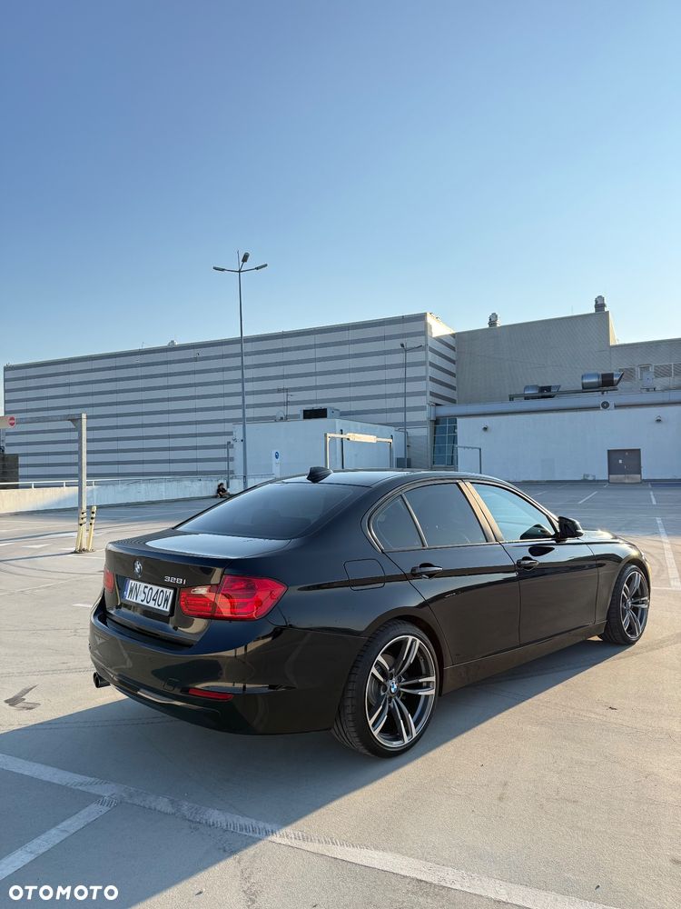 BMW Seria 3 328i - 5