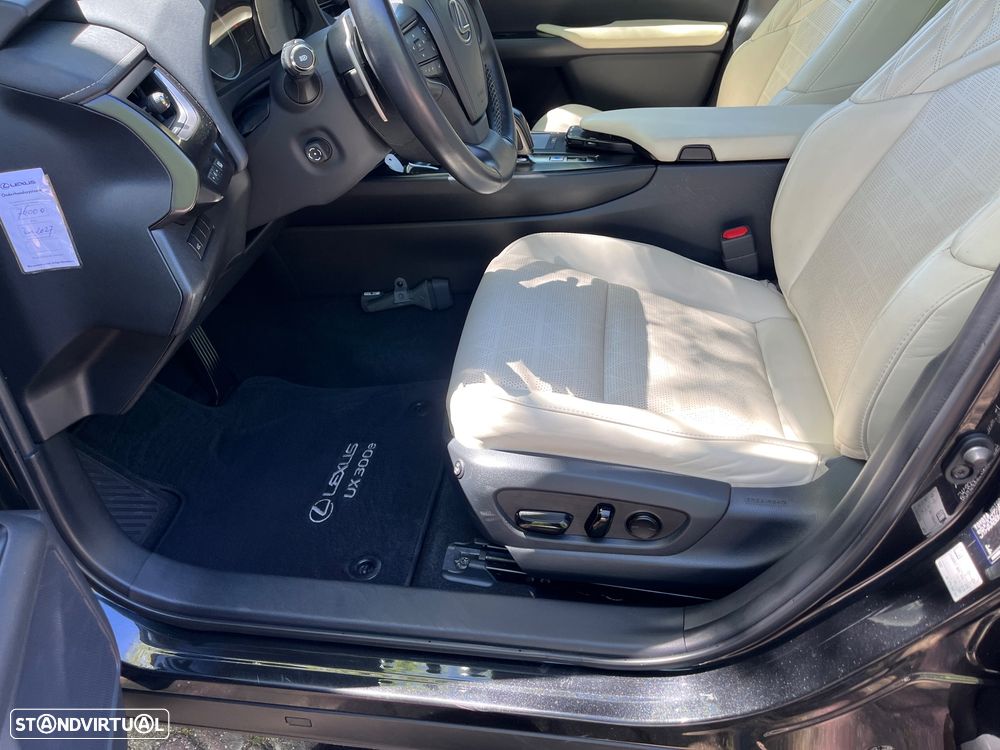 Lexus UX 300e Executive Line - 12