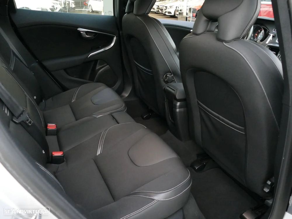 Volvo V40 1.6 D2 Momentum - 27