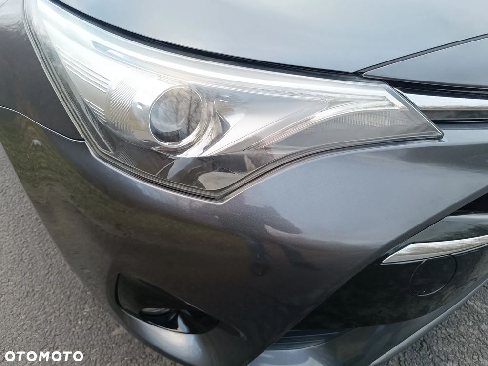 Toyota Avensis 1.8 Premium - 10