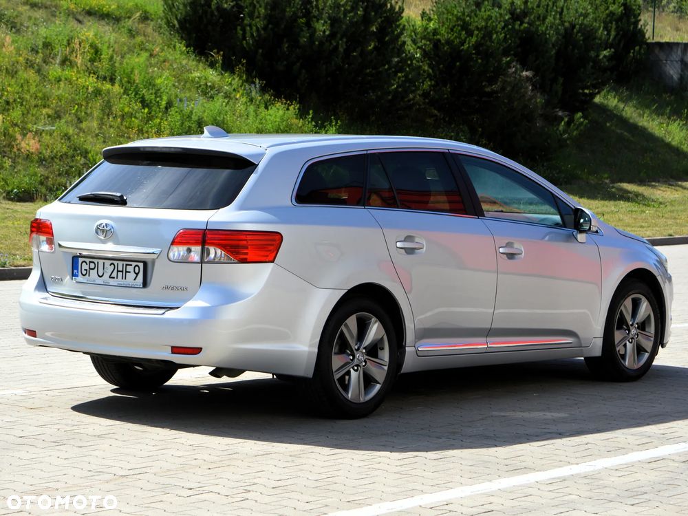 Toyota Avensis 2.0 D-4D Sol - 2