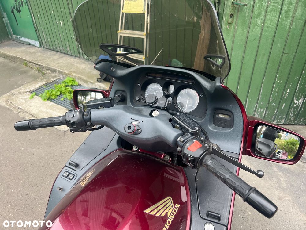 Honda ST - 8