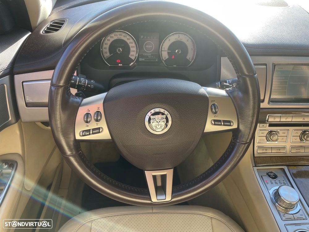 Jaguar XF 2.7 D V6 Premium Luxury - 12
