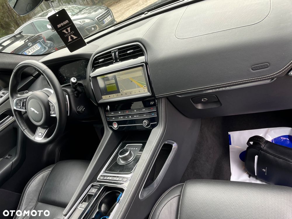 Jaguar F-Pace 25t AWD R-Sport - 14