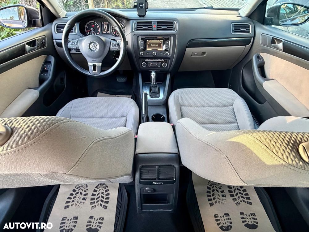 Volkswagen Jetta - 12