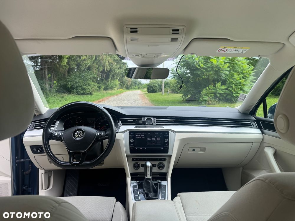 Volkswagen Passat - 10