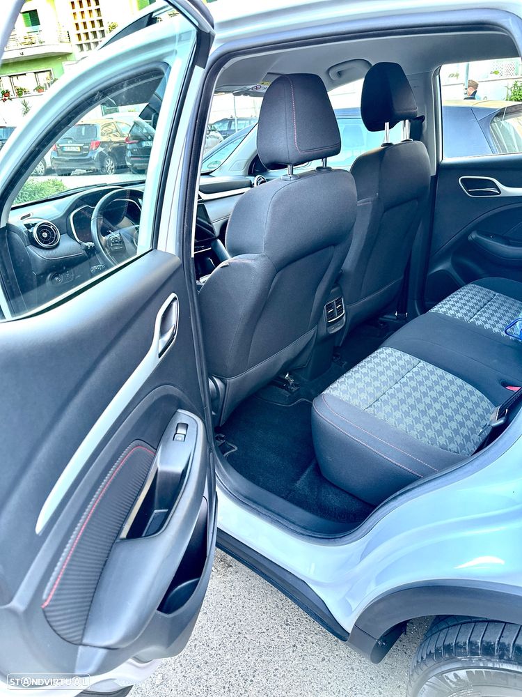 MG ZS - 8