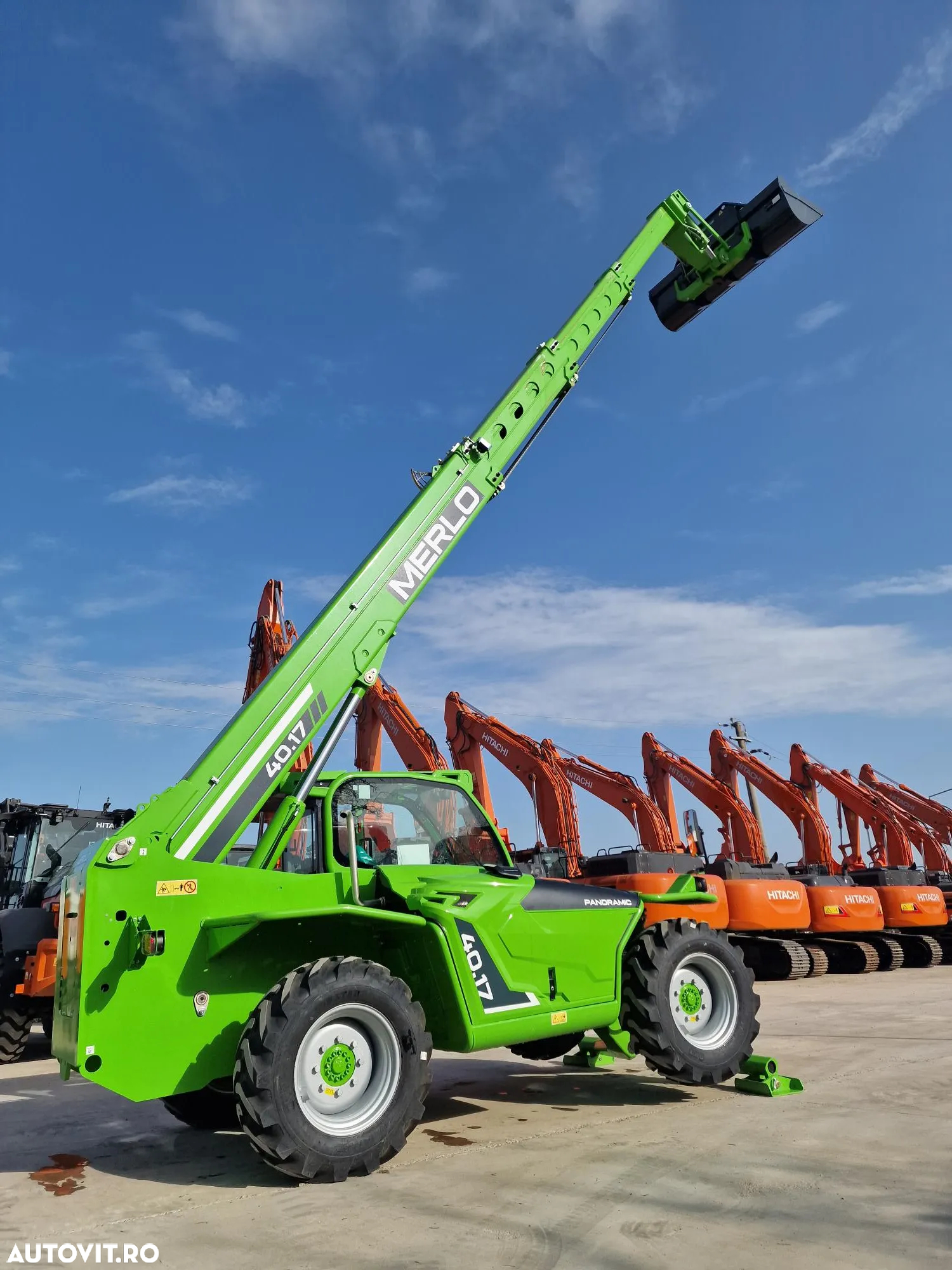 Merlo P40.17, inaltime ridicare 17m, ridica 4 tone primul tronson, Aer cond, garantie 1 an, posibilitate leasing 5 ani, produs in ITALIA, cale fata, cupa 1mc, furci PROMOTIE 103900 EUR+Tva - 22