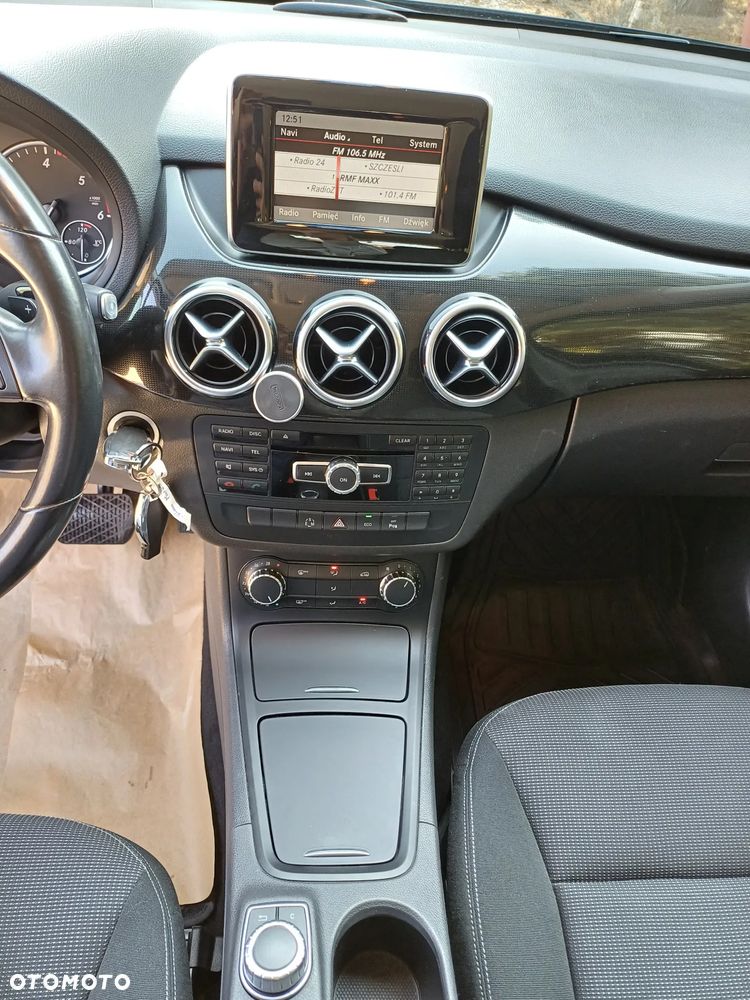 Mercedes-Benz Klasa B 180 CDI (BlueEFFICIENCY) 7G-DCT - 32