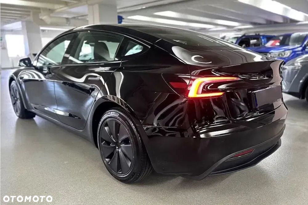 Tesla Model 3 - 7