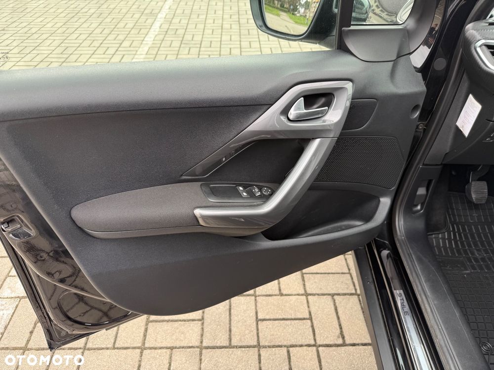 Peugeot 2008 PureTech 82 Style - 14