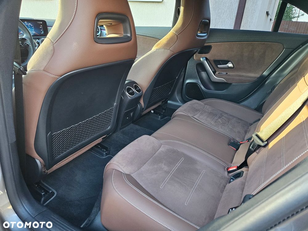 Mercedes-Benz CLA 180 AMG Line 7G-DCT - 11
