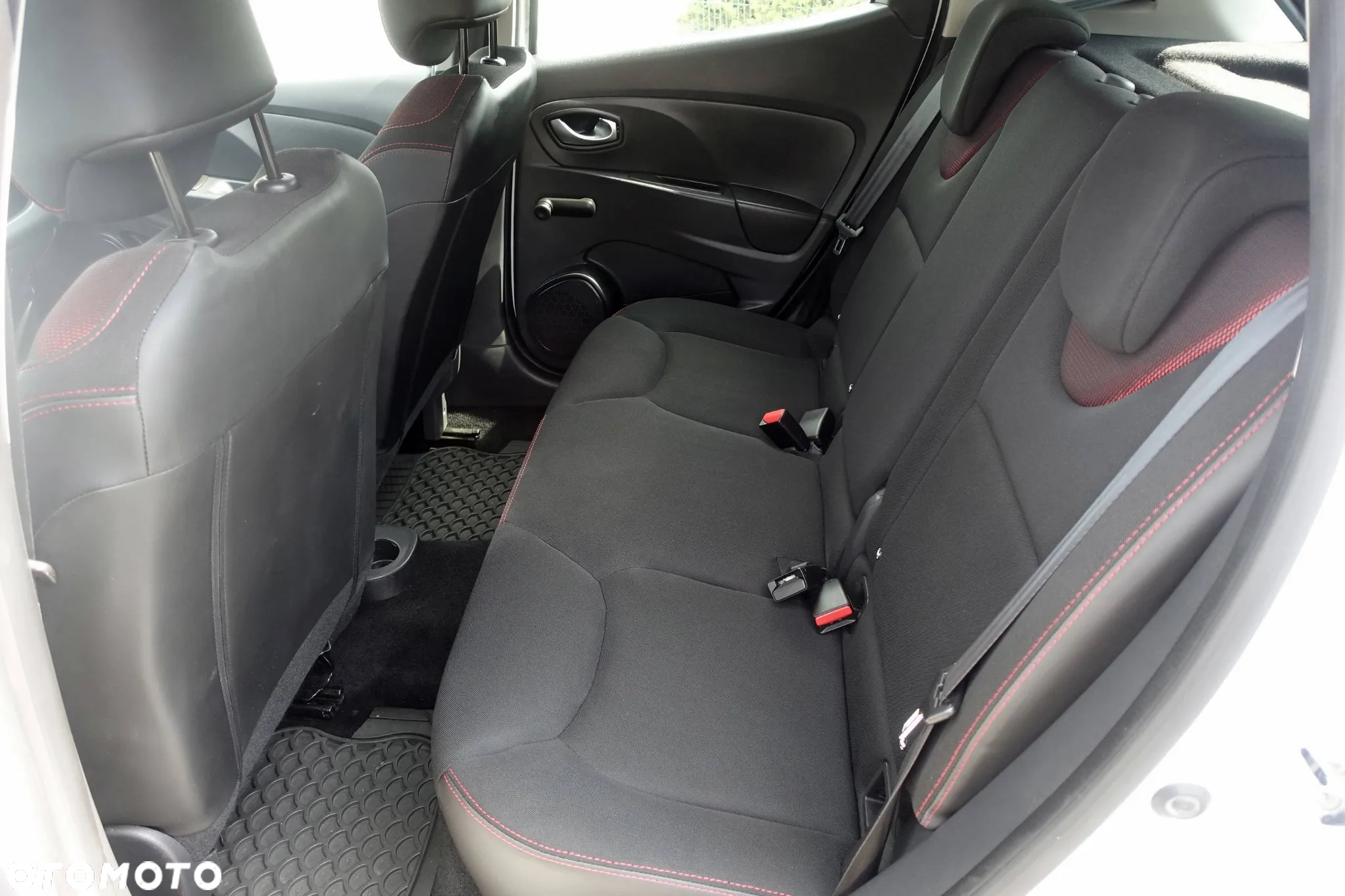 Renault Clio 1.2 16V 75 Expression - 13