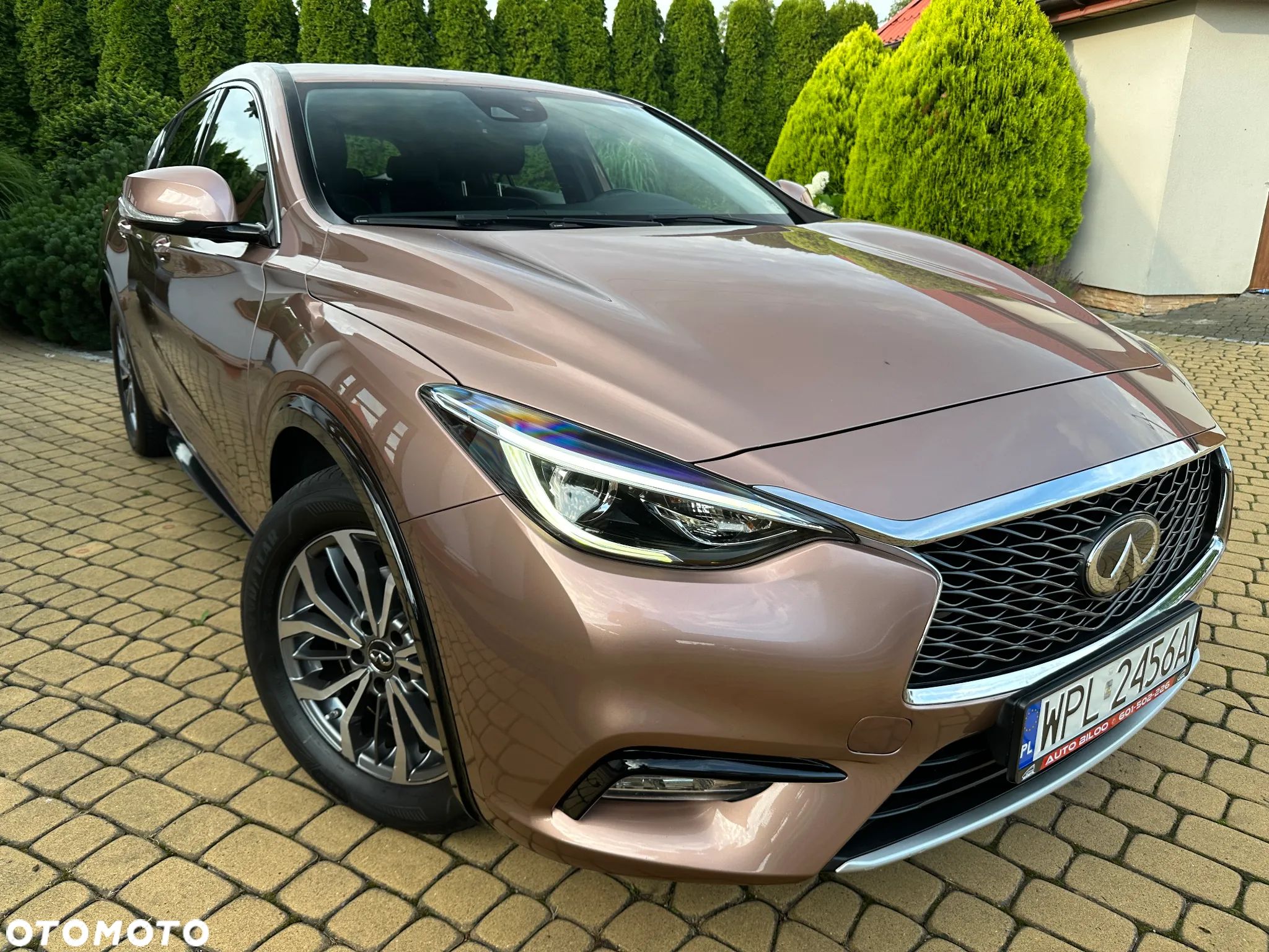 Infiniti Q30 1.5d Premium Tech Cafe Teak - 1