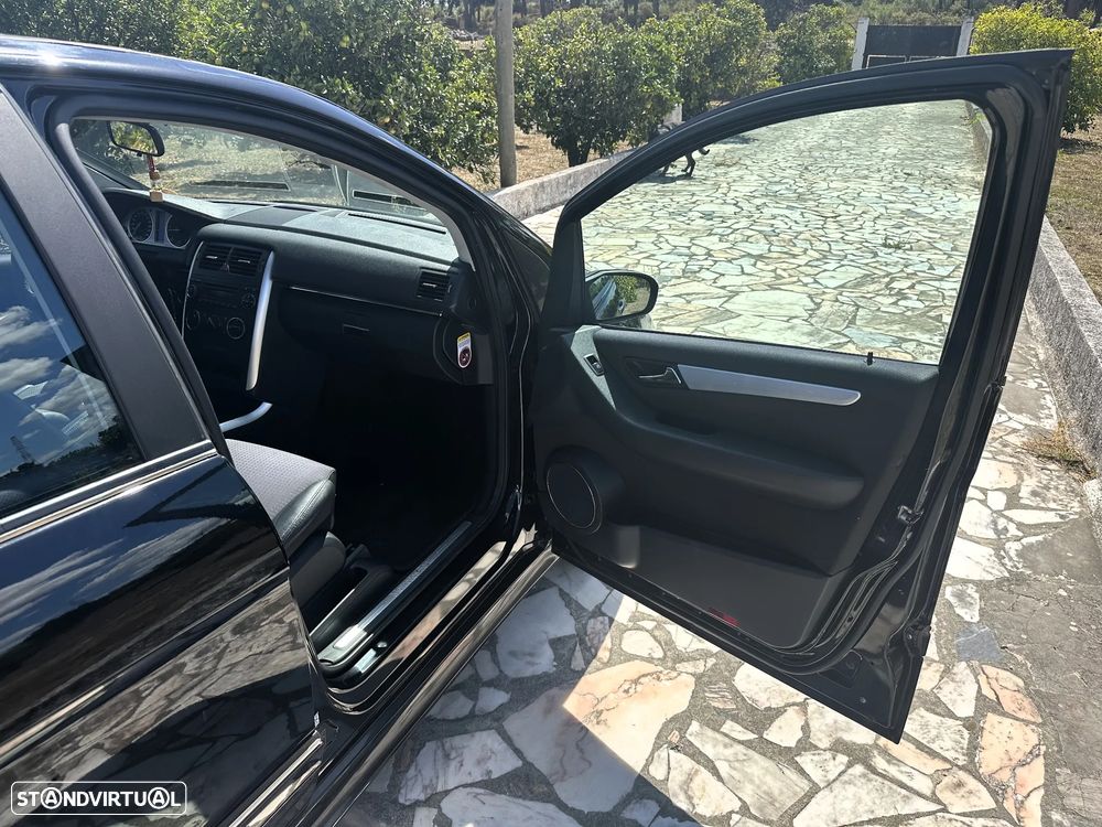 Mercedes-Benz B 200 CDI Autotronic - 32