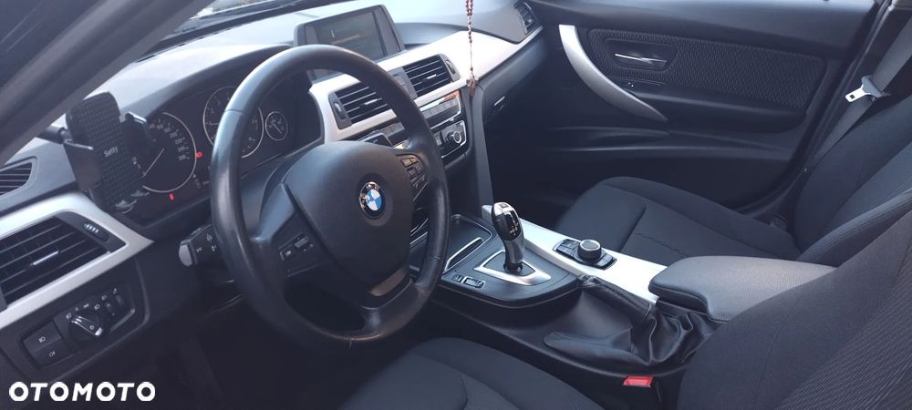 BMW Seria 3 318i Advantage - 13