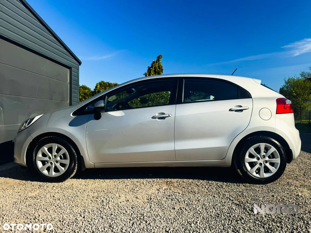 Kia Rio 1.2 L - 6