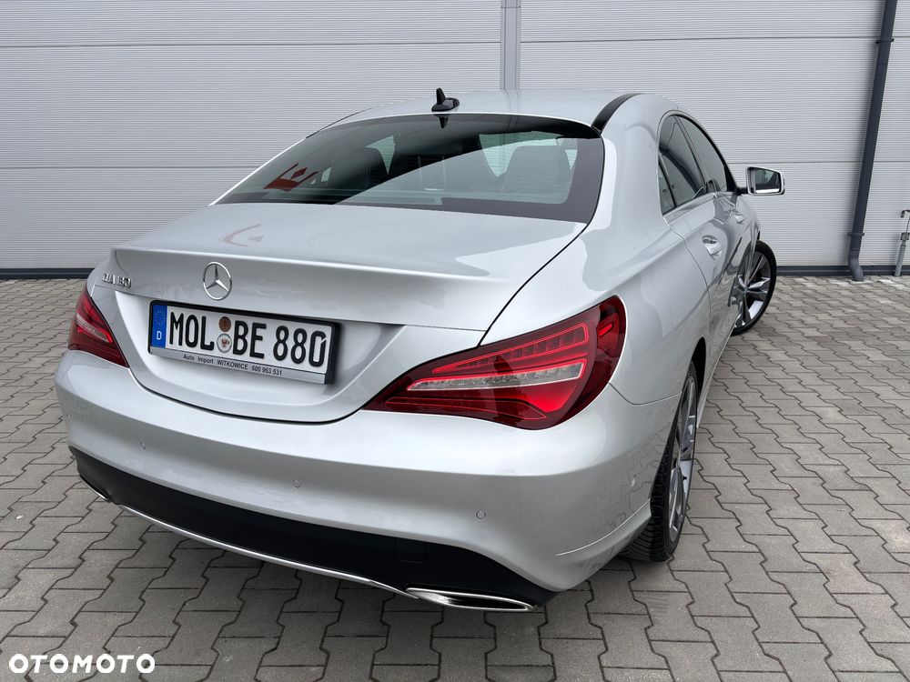 Mercedes-Benz CLA 180 7G-DCT Urban - 15