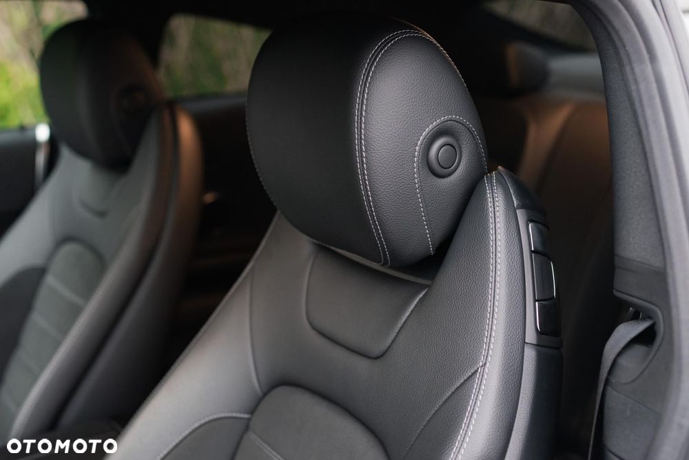 Mercedes-Benz Klasa C 300 9G-TRONIC - 27