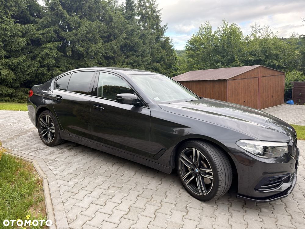 BMW Seria 5 530i GPF xDrive Sport Line sport - 4