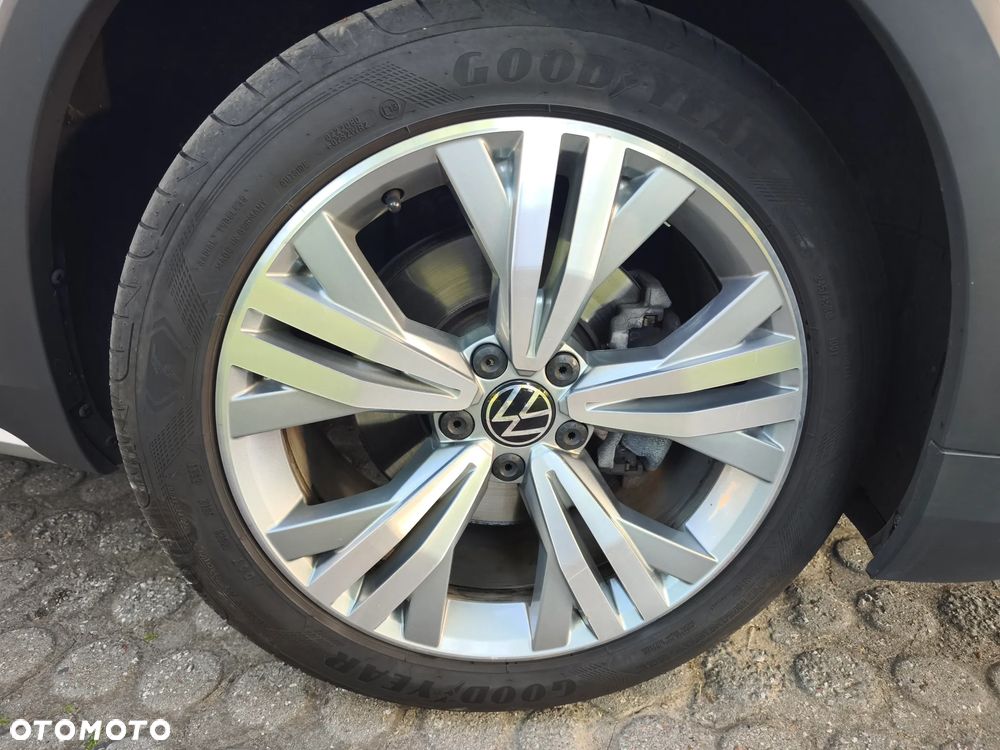 Volkswagen Passat Alltrack 2.0 TDI SCR DSG 4Motion - 11