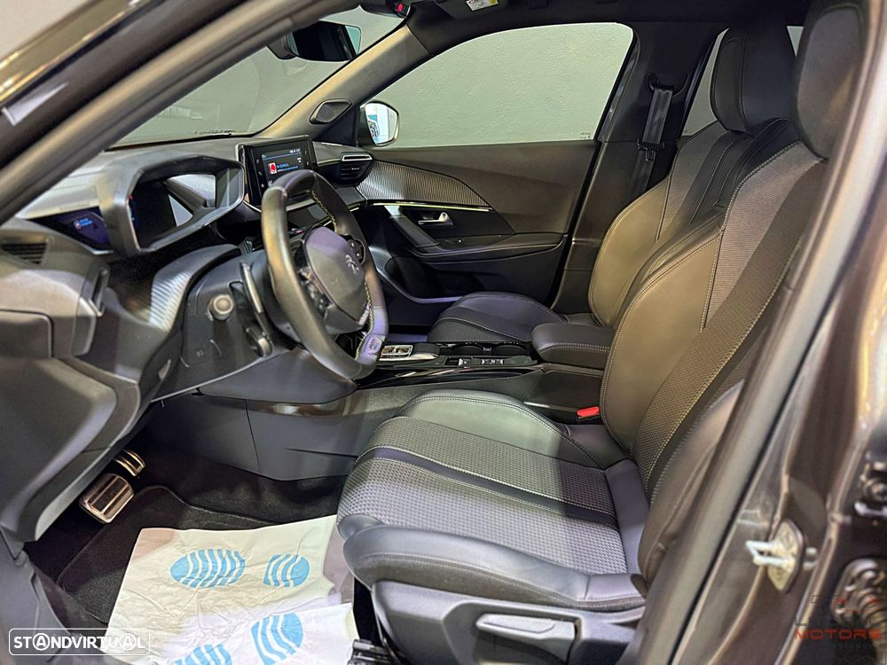 Peugeot 2008 1.2 PureTech GT EAT8 - 15